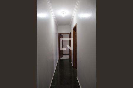 Casa à venda com 230m², 4 quartos e 2 vagas Casa à venda com 230m², 4 quartos e 2 vagasCorredor