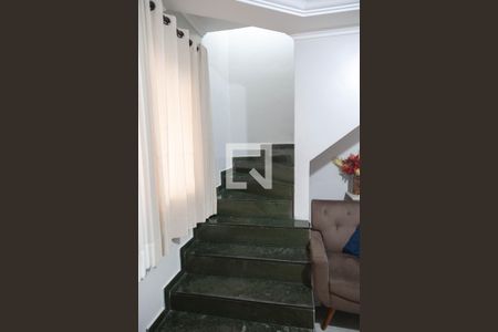 Casa à venda com 230m², 4 quartos e 2 vagas Casa à venda com 230m², 4 quartos e 2 vagasCorredor