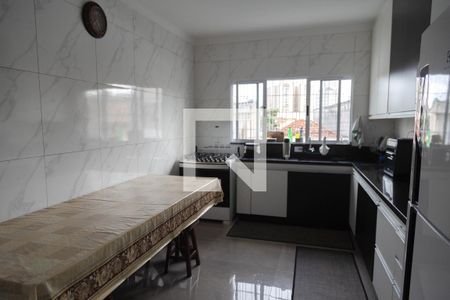 Casa à venda com 230m², 4 quartos e 2 vagas Casa à venda com 230m², 4 quartos e 2 vagasCozinha