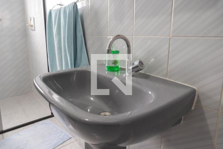 Casa à venda com 230m², 4 quartos e 2 vagas Casa à venda com 230m², 4 quartos e 2 vagasBanheiro