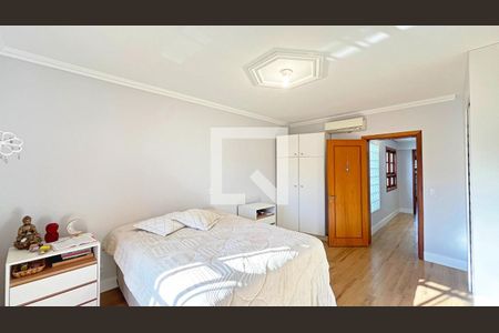 Casa à venda com 294m², 3 quartos e 4 vagas