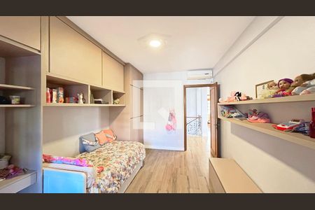 Casa à venda com 294m², 3 quartos e 4 vagas