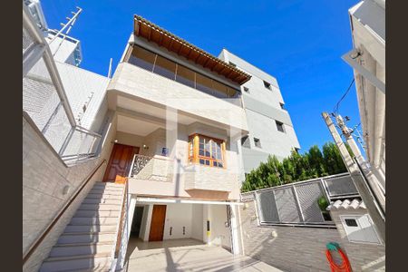 Casa à venda com 294m², 3 quartos e 4 vagas
