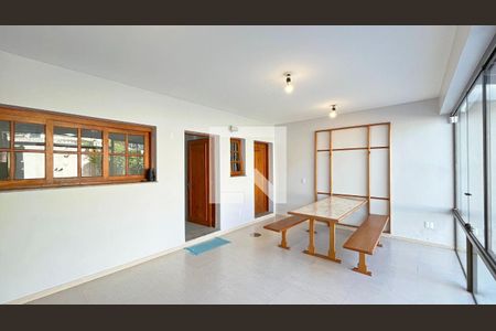 Casa à venda com 294m², 3 quartos e 4 vagas