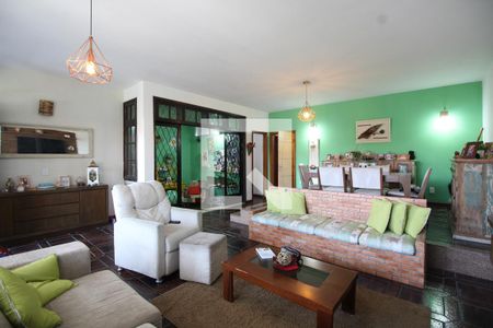 Sala de casa à venda com 4 quartos, 224m² em Taquara, Rio de Janeiro