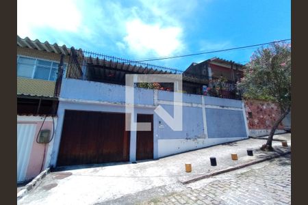 Casa à venda com 224m², 4 quartos e 3 vagasFachada com Placa Quinto Andar