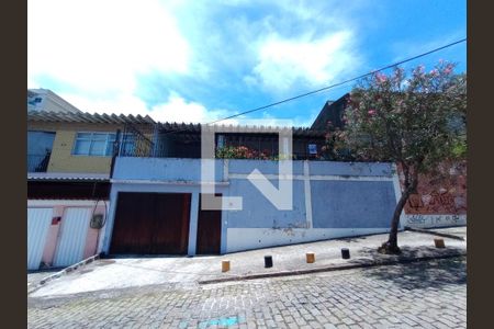 Casa à venda com 224m², 4 quartos e 3 vagasFachada com Placa Quinto Andar