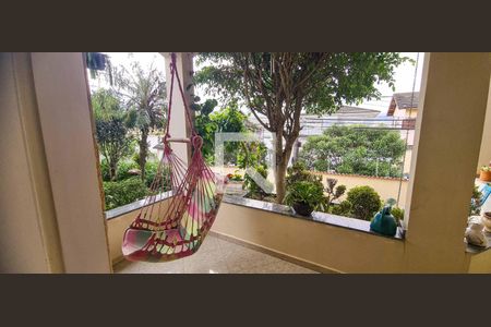 Casa à venda com 330m², 4 quartos e 6 vagasSacada da Sala de Jantar