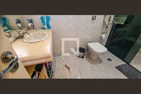 Casa à venda com 330m², 4 quartos e 6 vagasBanheiro Social de Cima