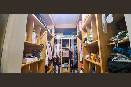 Casa à venda com 330m², 4 quartos e 6 vagasClosed da Suíte 