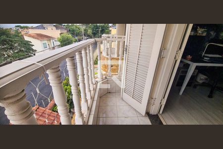 Casa à venda com 330m², 4 quartos e 6 vagasSacada do Quarto 1