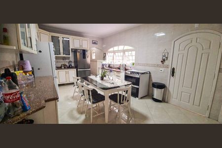 Casa à venda com 330m², 4 quartos e 6 vagasCozinha