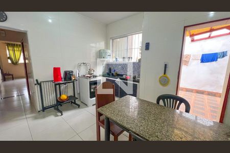 Casa à venda com 160m², 4 quartos e 1 vaga Casa à venda com 160m², 4 quartos e 1 vagaCozinha