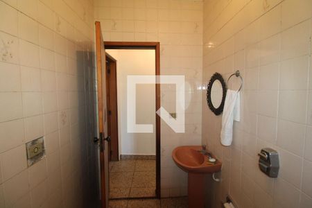 Casa à venda com 260m², 5 quartos e 8 vagasEdícula - Banheiro