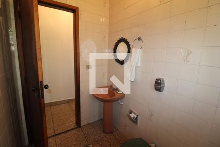 Casa à venda com 260m², 5 quartos e 8 vagasEdícula - Banheiro