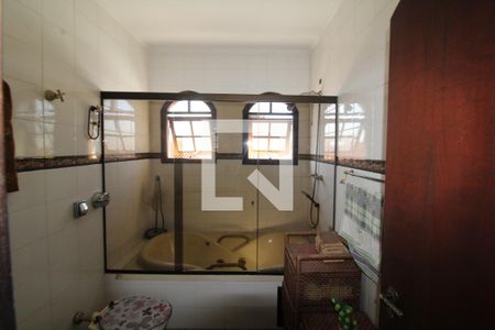 Casa à venda com 260m², 5 quartos e 8 vagasQuarto 3 - Banheiro