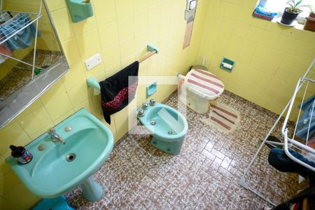 Casa à venda com 276m², 2 quartos e 2 vagas Casa à venda com 276m², 2 quartos e 2 vagasBanheiro