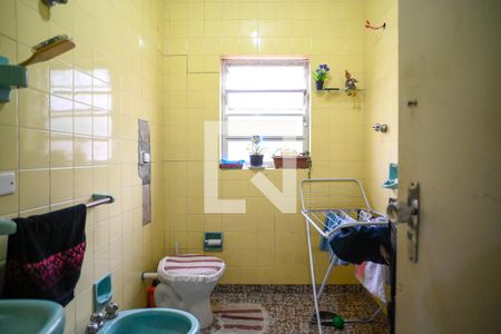 Casa à venda com 276m², 2 quartos e 2 vagas Casa à venda com 276m², 2 quartos e 2 vagasBanheiro