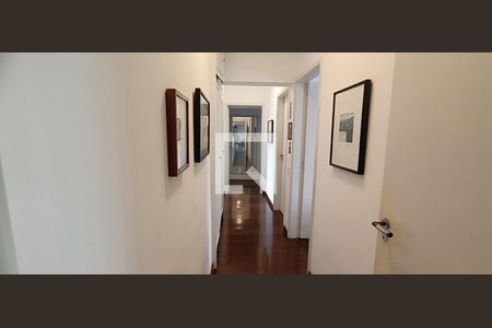 Apartamento à venda com 222m², 4 quartos e 2 vagasCorredor