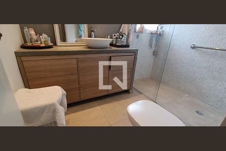 Apartamento à venda com 222m², 4 quartos e 2 vagasBanheiro da Suíte 1