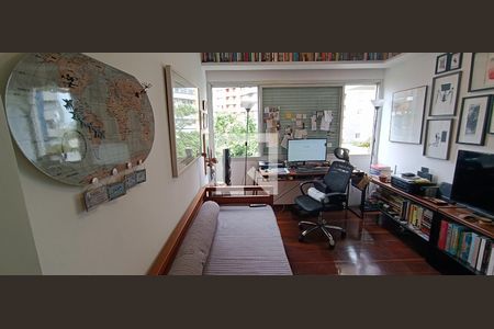 Apartamento à venda com 222m², 4 quartos e 2 vagasEscritório