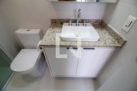 Banheiro de apartamento para alugar com 2 quartos, 48m² em Vila Sao Francisco (zona Sul), São Paulo