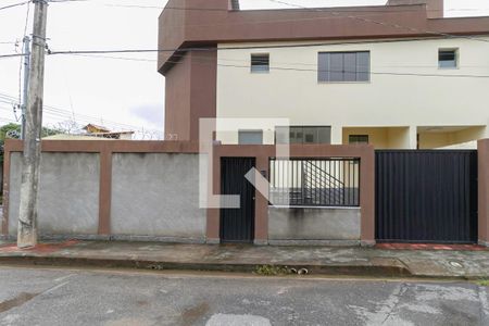 Casa à venda com 133m², 2 quartos e 1 vaga Casa à venda com 133m², 2 quartos e 1 vagaFachada