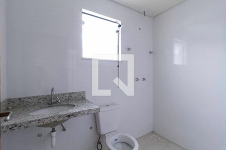 Casa à venda com 133m², 2 quartos e 1 vaga Casa à venda com 133m², 2 quartos e 1 vagaBanheiro social
