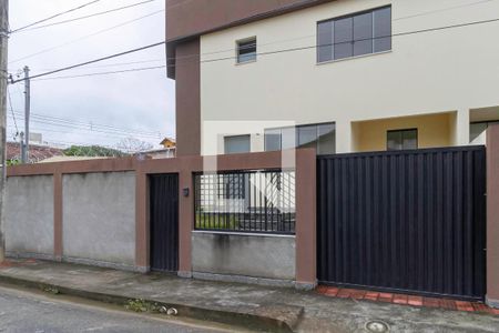 Casa à venda com 133m², 2 quartos e 1 vaga Casa à venda com 133m², 2 quartos e 1 vagaFachada