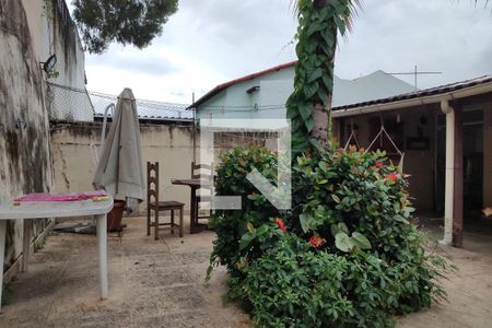 Casa de condomínio à venda com 275m², 3 quartos e 2 vagasQuintal