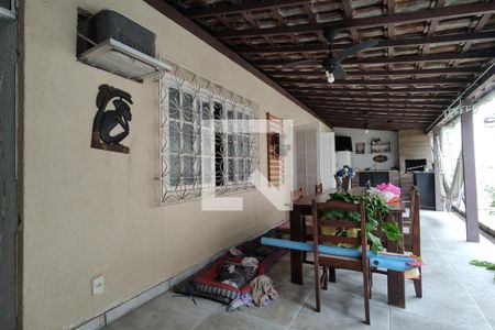 Casa de condomínio à venda com 275m², 3 quartos e 2 vagasVaranda