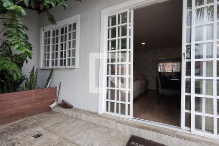 Casa de condomínio à venda com 275m², 3 quartos e 2 vagasFachada