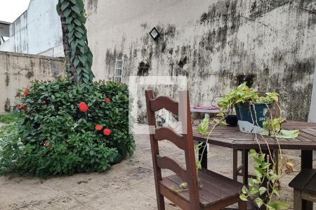 Casa de condomínio à venda com 275m², 3 quartos e 2 vagasQuintal