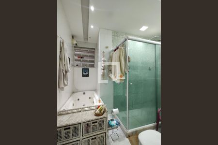 Casa de condomínio à venda com 275m², 3 quartos e 2 vagasBanheiro Social