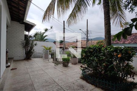 Casa de condomínio à venda com 275m², 3 quartos e 2 vagasQuintal