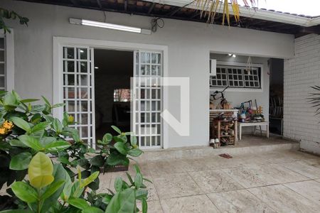 Casa de condomínio à venda com 275m², 3 quartos e 2 vagasFachada