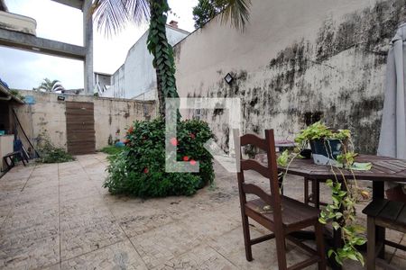 Casa de condomínio à venda com 275m², 3 quartos e 2 vagasQuintal