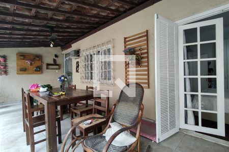 Casa de condomínio à venda com 275m², 3 quartos e 2 vagasVaranda