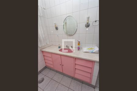 Casa para alugar com 180m², 3 quartos e 2 vagas Casa para alugar com 180m², 3 quartos e 2 vagasBanheiro social