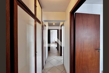 Apartamento à venda com 280m², 3 quartos e 3 vagasCorredor Quartos