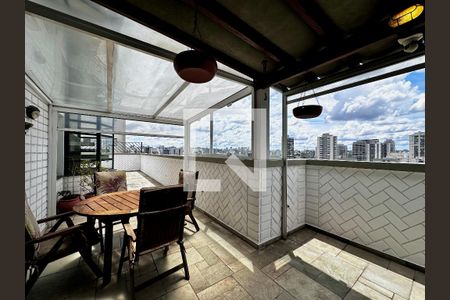 Apartamento à venda com 280m², 3 quartos e 3 vagasVaranda com Churrasqueira Superior