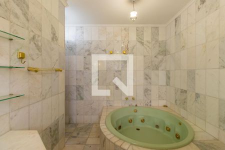 Casa de condomínio para alugar com 454m², 8 quartos e 6 vagas Casa de condomínio para alugar com 454m², 8 quartos e 6 vagasBanheiro da Suíte 2