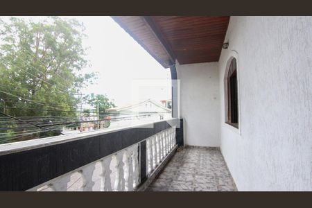 Casa à venda com 250m², 1 quarto e 2 vagas Casa à venda com 250m², 1 quarto e 2 vagasVaranda