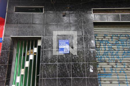 Casa à venda com 250m², 1 quarto e 2 vagas Casa à venda com 250m², 1 quarto e 2 vagasFachada