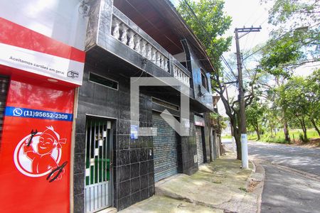 Casa à venda com 250m², 1 quarto e 2 vagas Casa à venda com 250m², 1 quarto e 2 vagasFachada