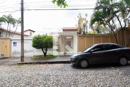 Casa para alugar com 450m², 4 quartos e 4 vagasFachada