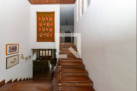 Casa à venda com 450m², 4 quartos e 3 vagasEscada