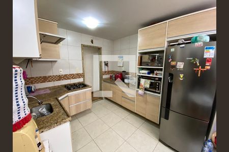 Apartamento à venda com 99m², 3 quartos e sem vagaCozinha e Área de Serviço