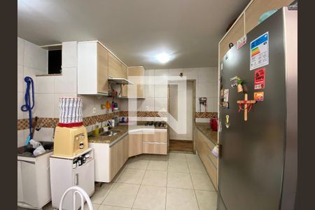 Apartamento à venda com 99m², 3 quartos e sem vagaCozinha e Área de Serviço