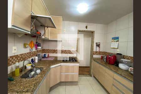 Apartamento à venda com 99m², 3 quartos e sem vagaCozinha e Área de Serviço